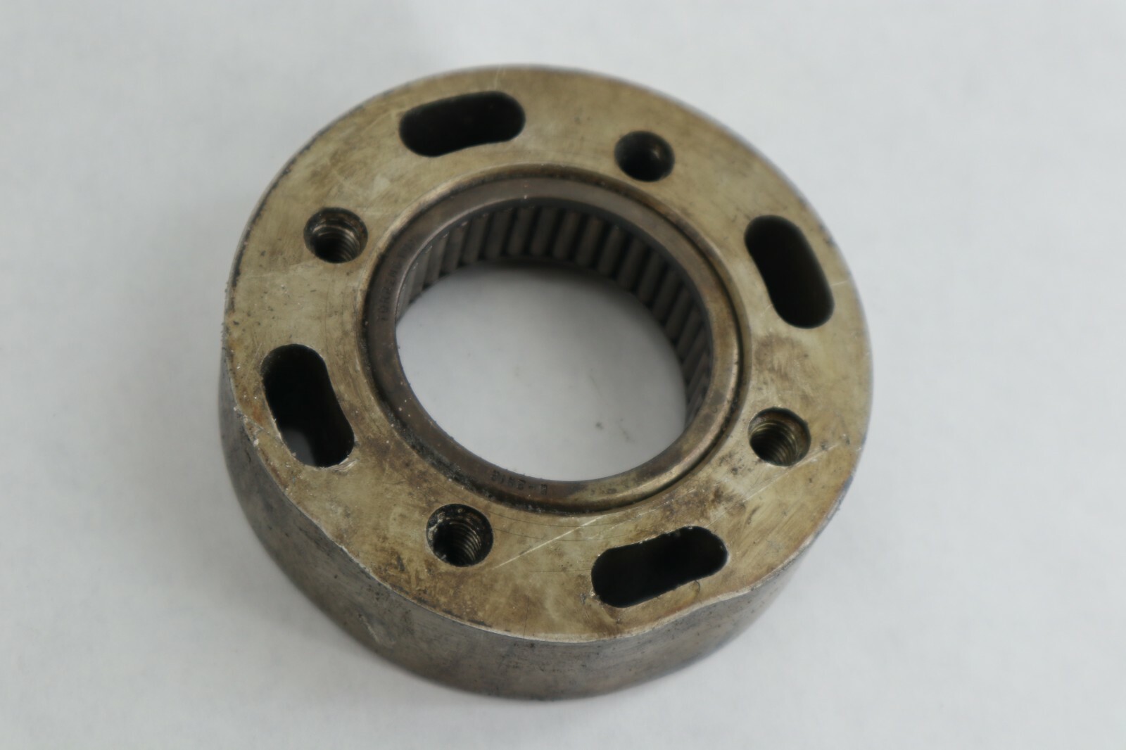 Used Force 85 - 150 HP L Drive Reverse Gear CARRIER HOLDER F2A694662 - Image 9