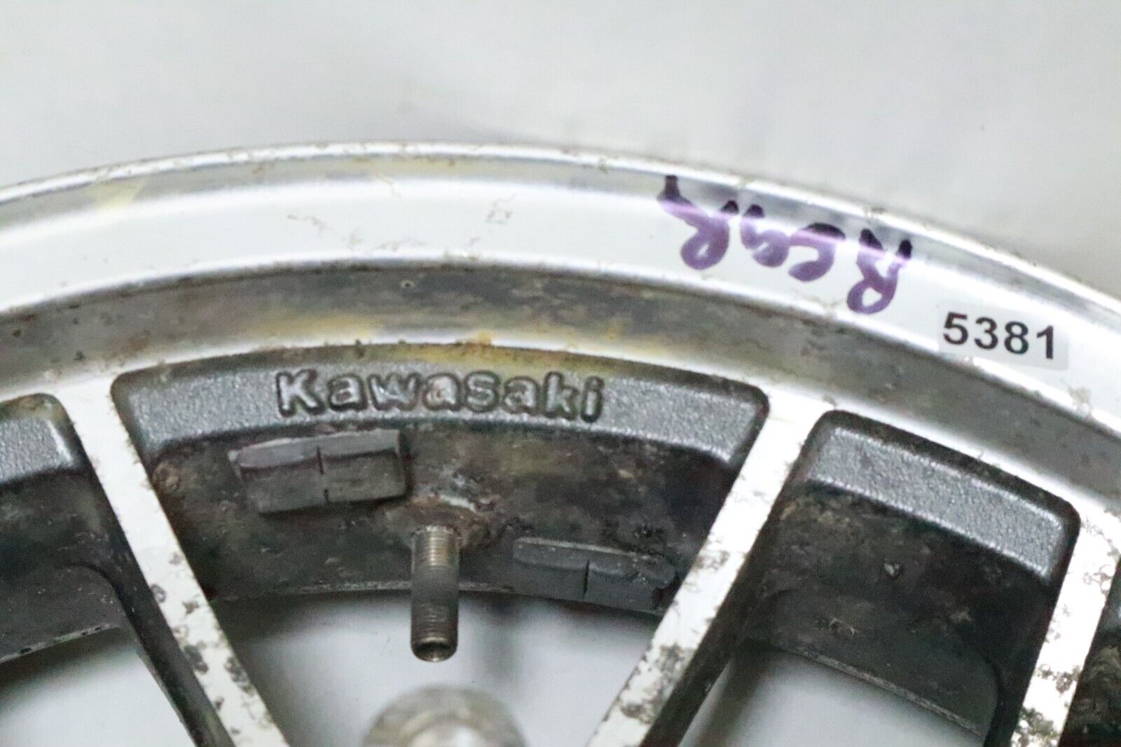 87-93 Kawasaki Voyager Xii Zg1200b Rear Back Wheel Rim 41073-1379-v8 USED - Image 5