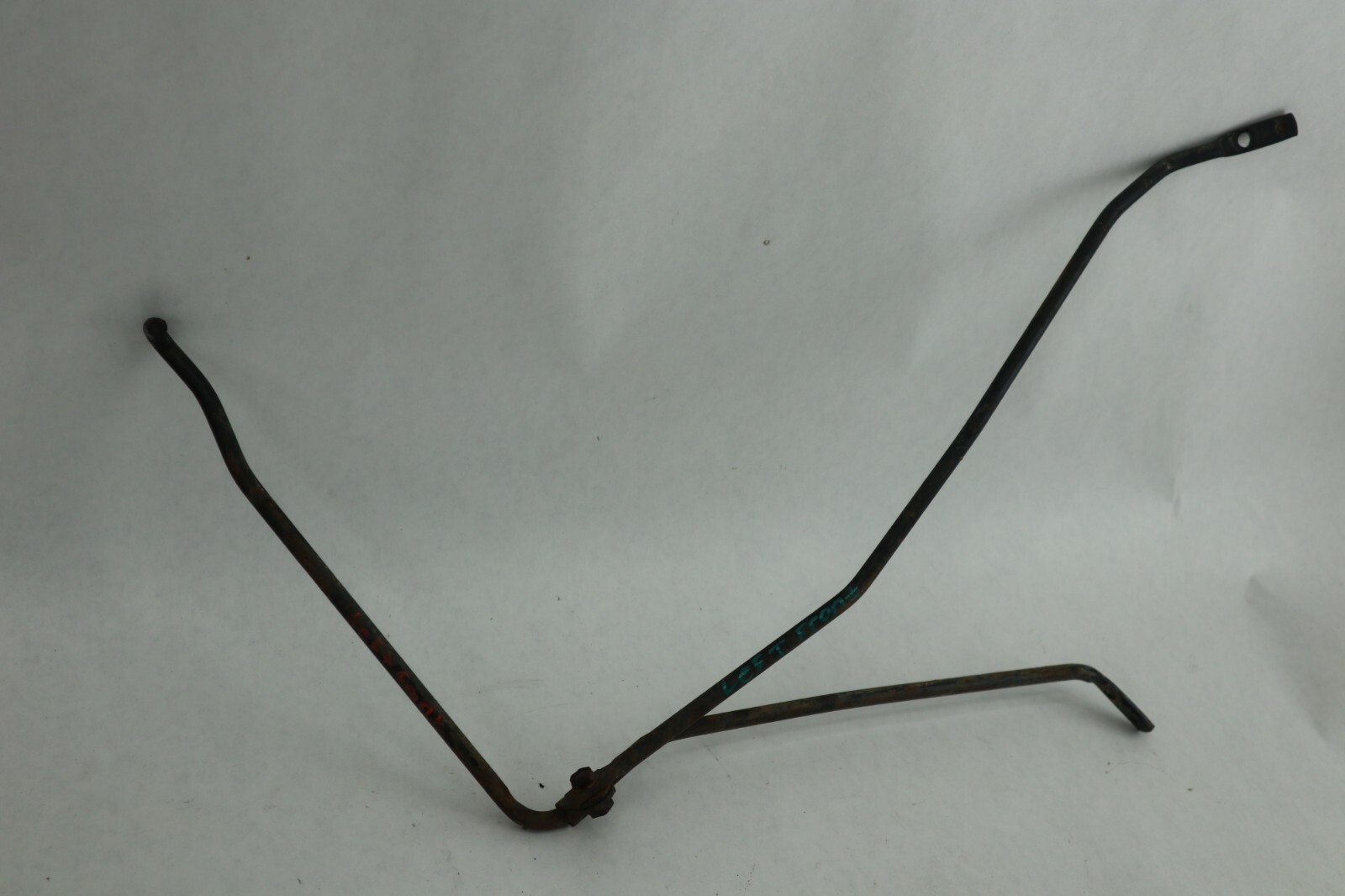 06 Honda TRX 350 FE Rancher Left Front Heel Fender Mount 61108-HN7-000 2004-2007 - Image 4