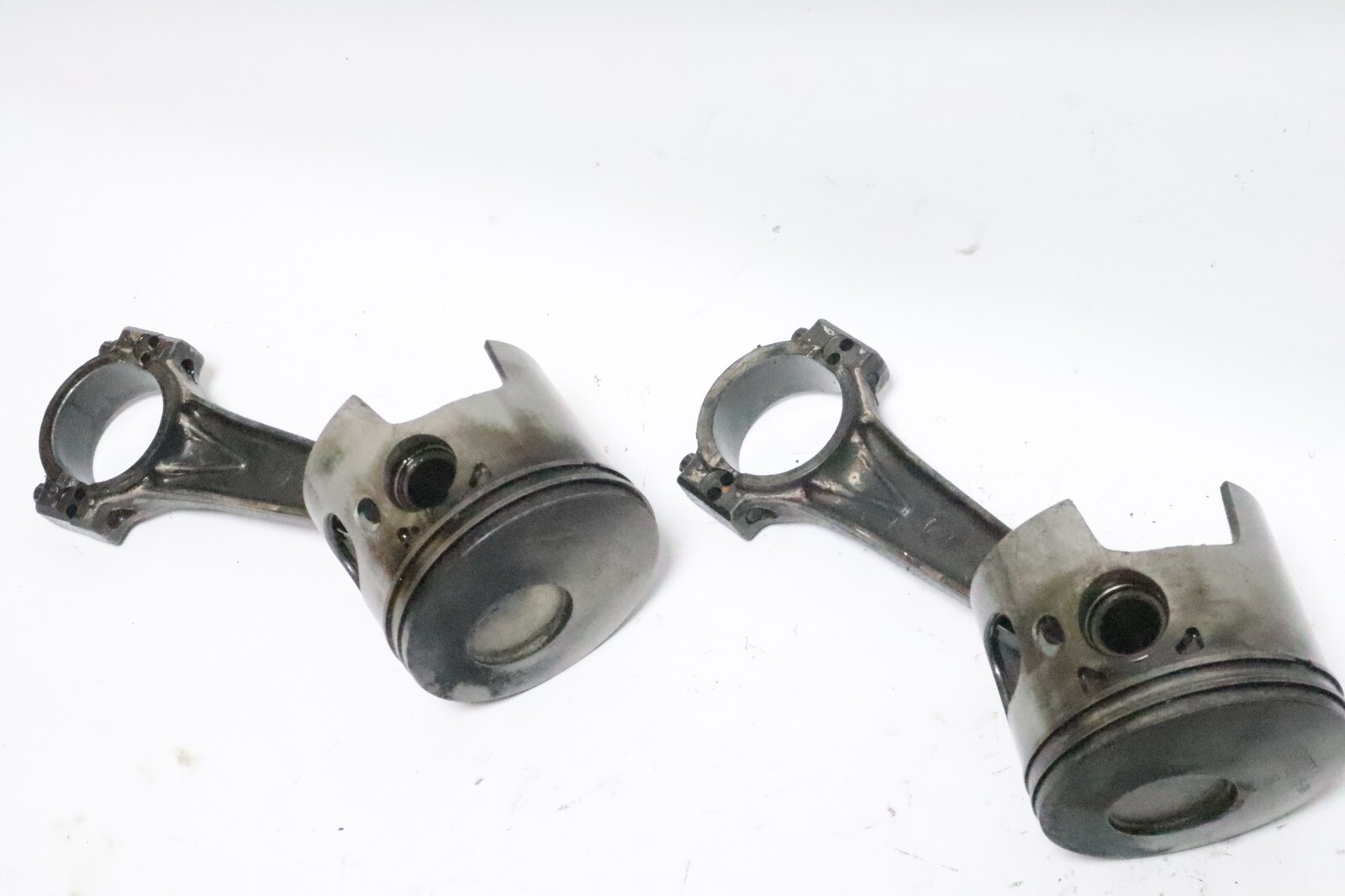 99 Evinrude 200 HP 2 Stroke Piston And Rod Assembly PN 439357 port qty 2