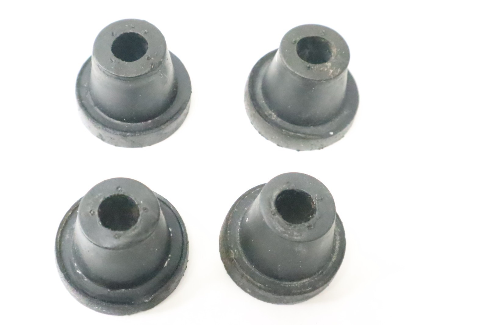 OEM JOHNSON 200 GT 6 CYLINDER CYL OUTBOARD 200 HP LOWER COWL COVER RUBBER MOUNTS