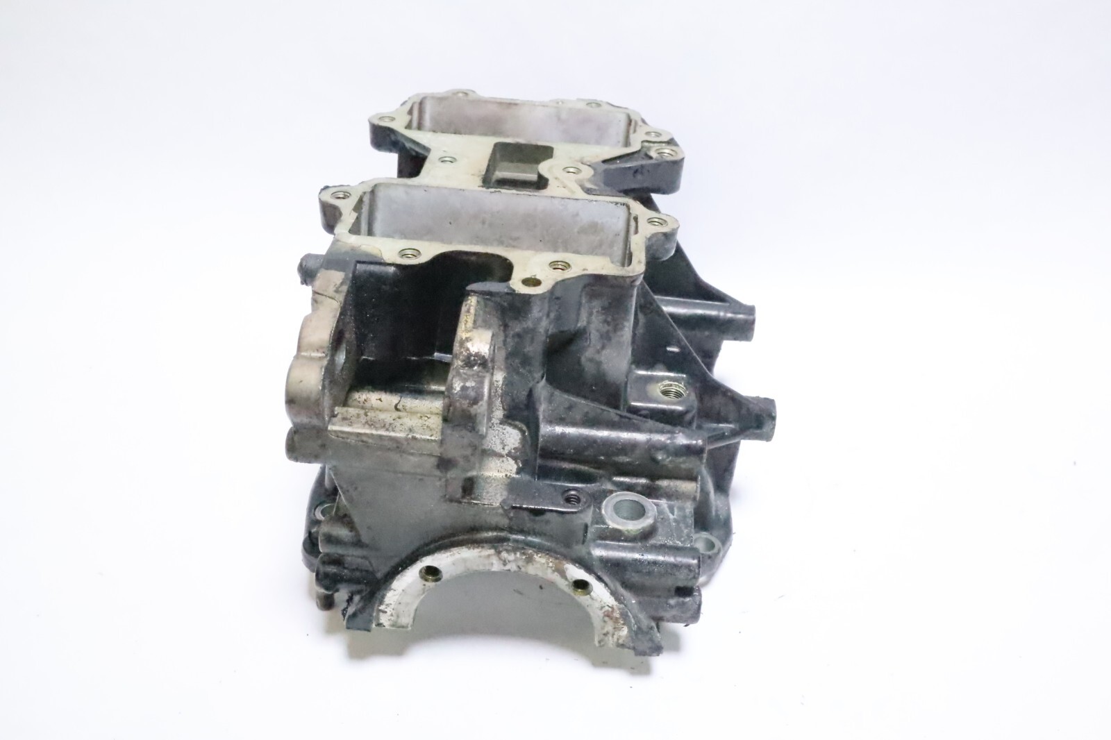 1998-05 Johnson Evinrude 40HP 2 Stroke INTAKE SIDE OF CRANKCASE 332401 - Image 3
