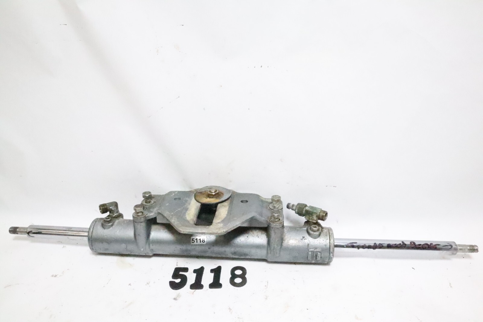 Yamaha 115 HP outboard hydraulic steering ram CP01 GP01 ? - Image 2