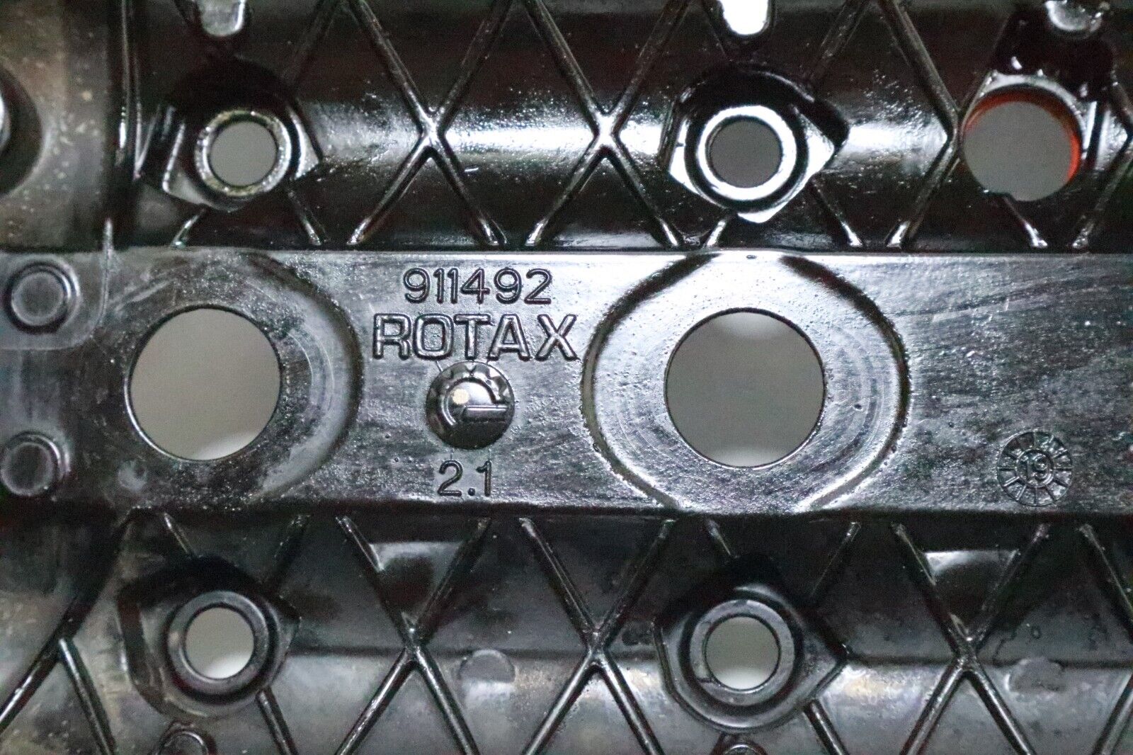 16-2022 Sea-Doo gti 90 Spark 3 UP 900 ACE Valve Cover USED - Image 7