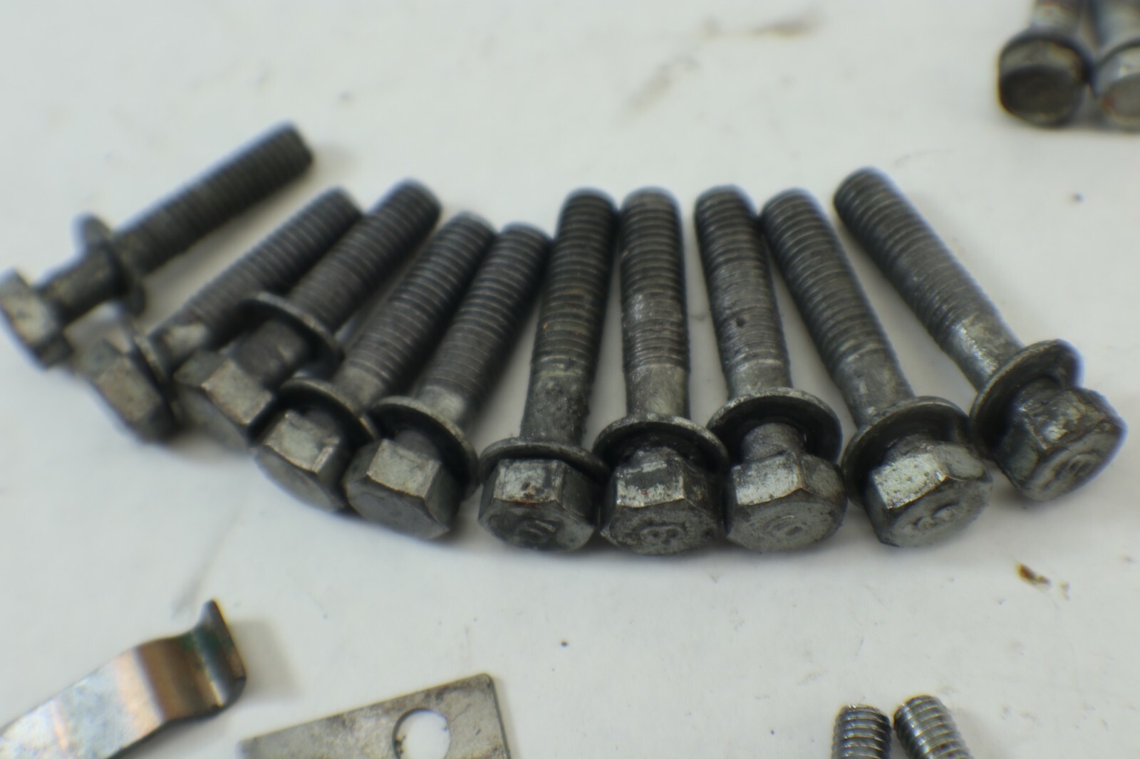 1985 1987Yamaha 9.9 15 HP Outboard Hardware Nuts and bolts - Image 5