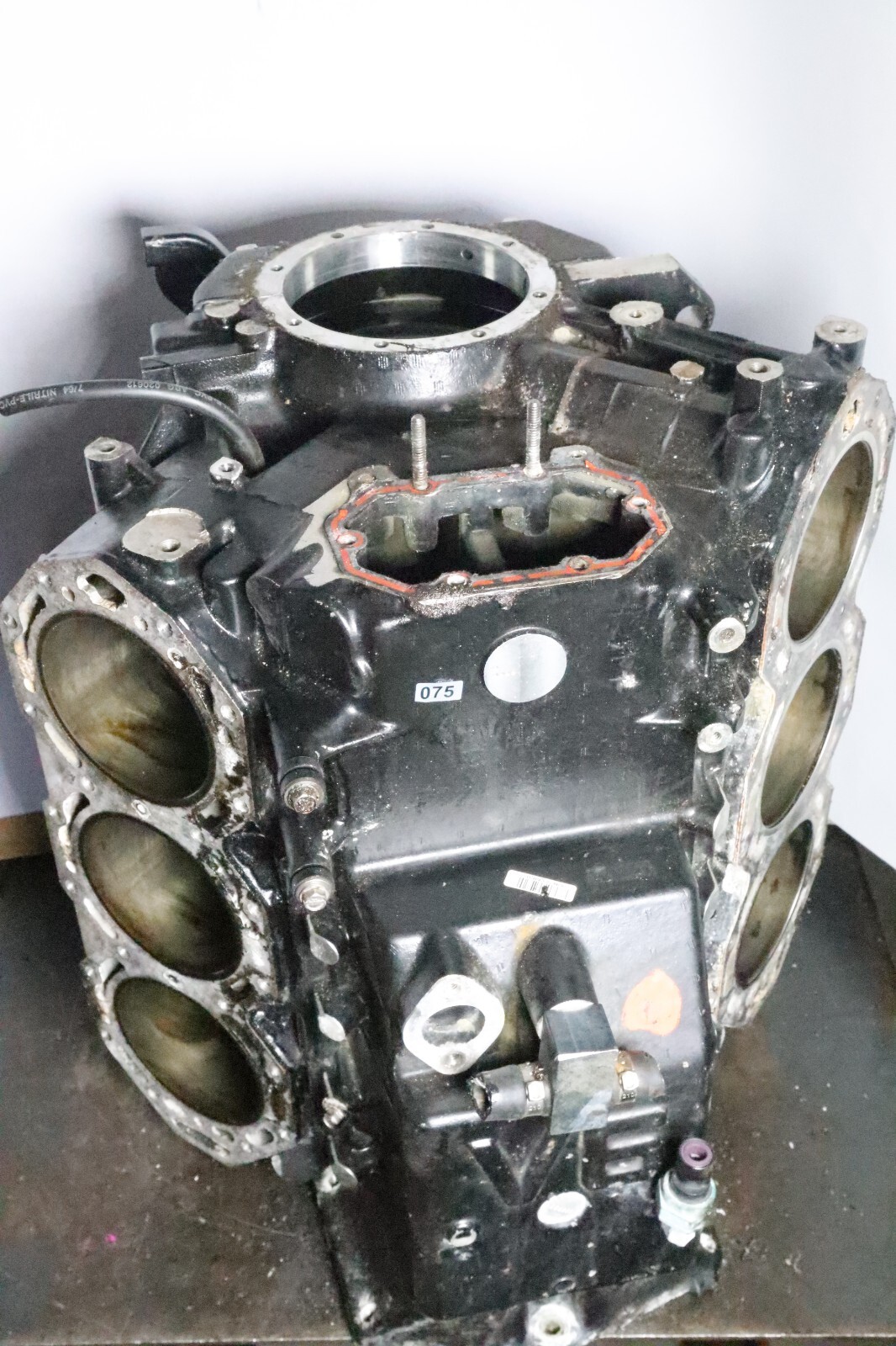 5007297 Johnson Evinrude 2008-2010 225 250 300 HP G1 ENGINE CRANKCASE BLOCK - Image 3