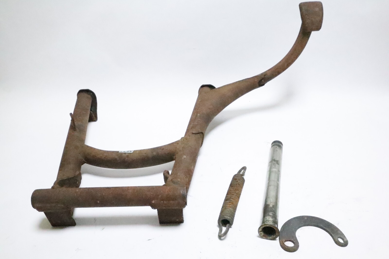 85 Honda VF 1100 S V65 Sabre Center Stand 50500-MB3-000 1984-1985 - Image 6