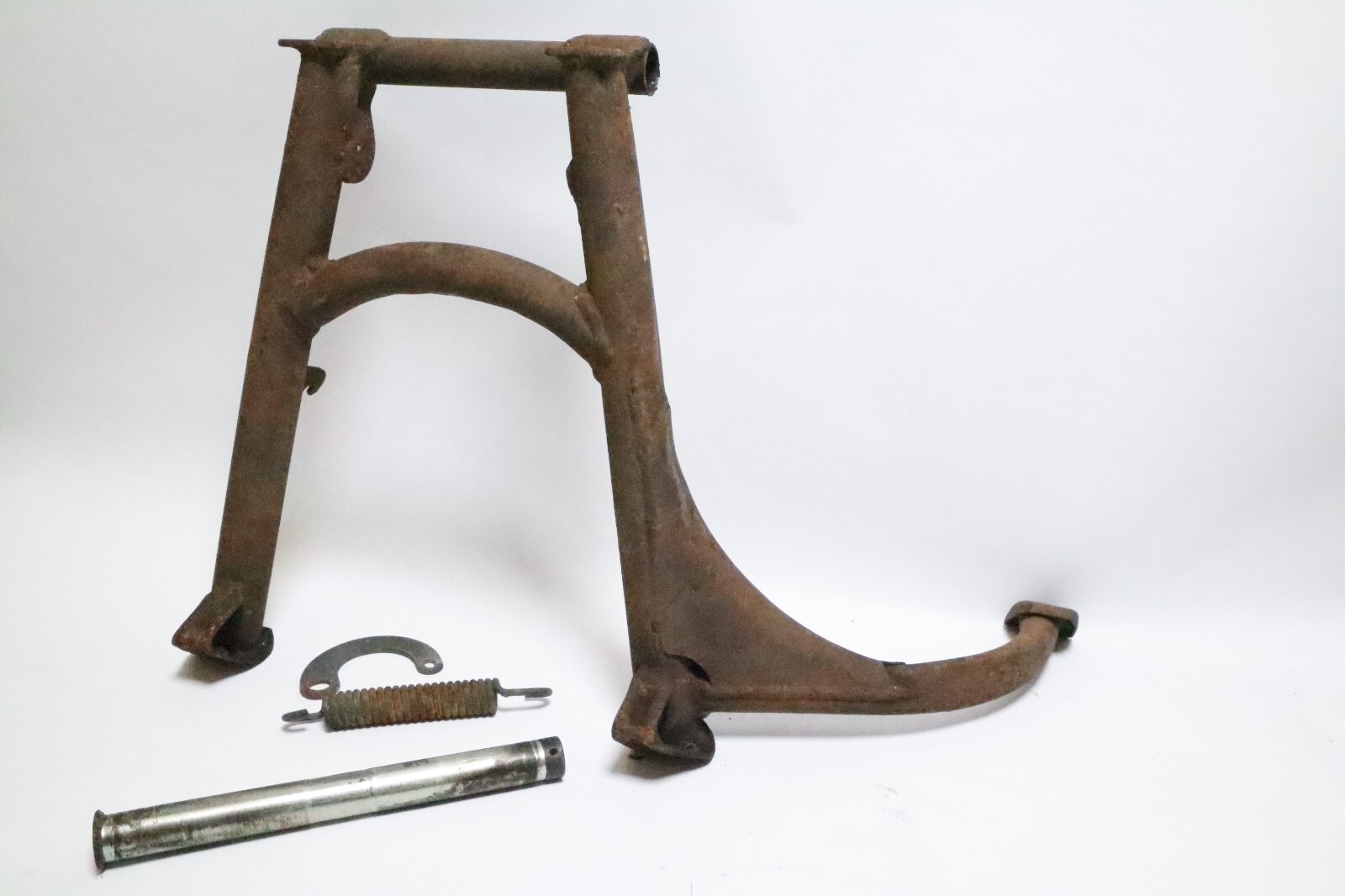 85 Honda VF 1100 S V65 Sabre Center Stand 50500-MB3-000 1984-1985 - Image 8