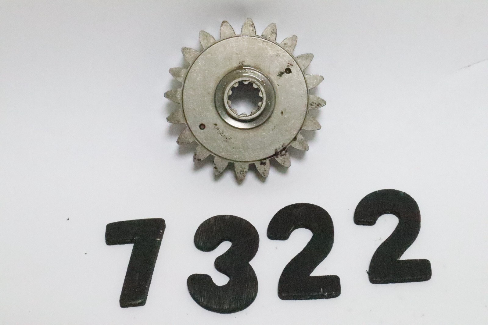 SUZUKI df 150 175HP (2006-2009): OIL PUMP DRIVEN GEAR - Image 2