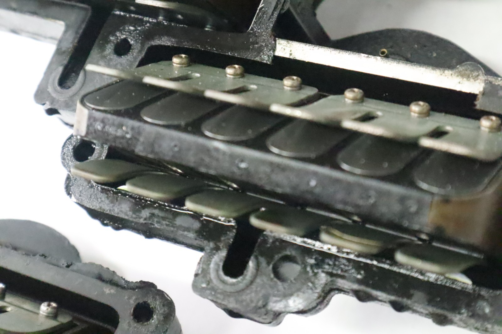 UPPER LOWER INTAKE MANIFOLD w REED PLATE 0437340 JOHNSON 95-2001 200HP - Image 8
