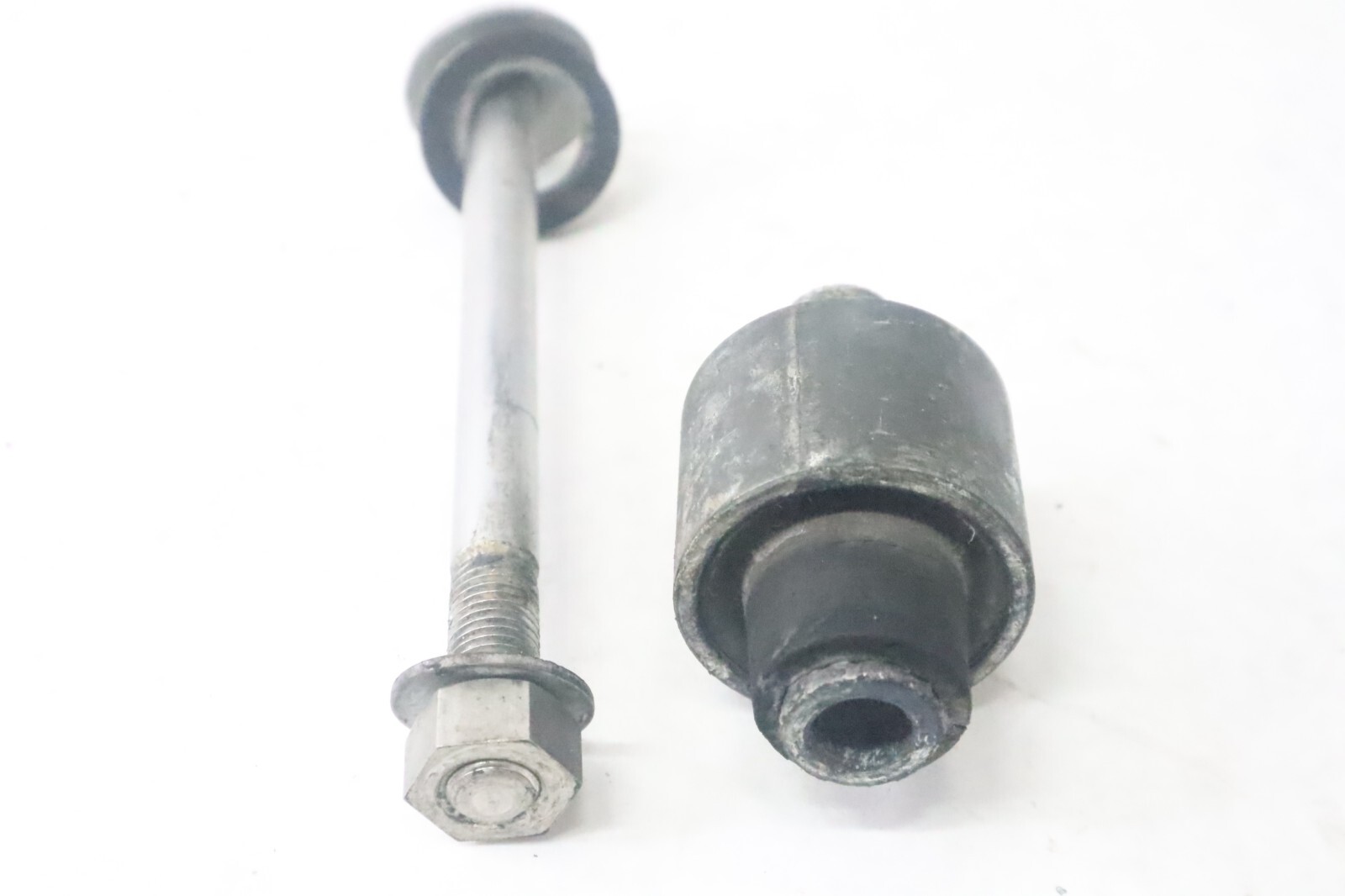 Nissan 70 hp LOWER MOUNT 353613020 ns70a2 - Image 4