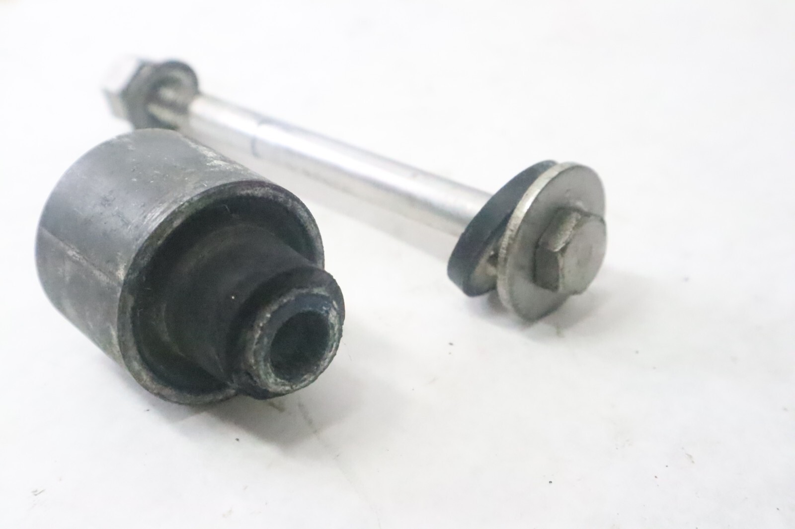 Nissan 70 hp LOWER MOUNT 353613020 ns70a2 - Image 5
