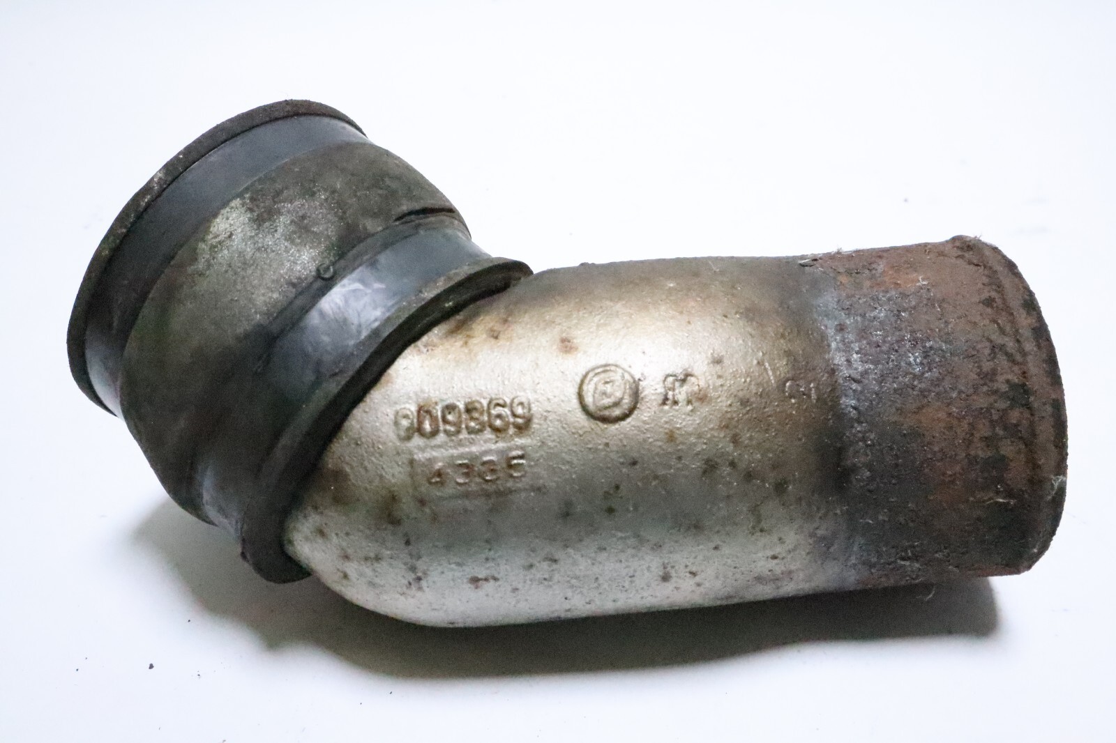 OMC Stringer 909369 0909369 Exhaust Elbow Tube 2.5L 3.0L 120hp 140hp 4cyl