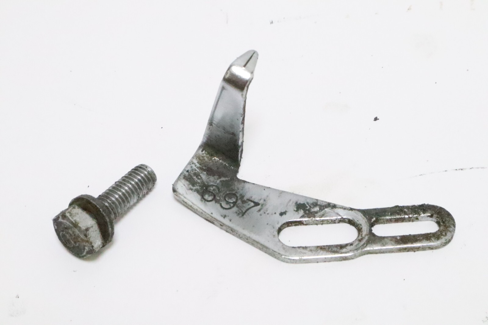 1989-1994 Yamaha 55 HP timing plate pointer 697-81332-00-00