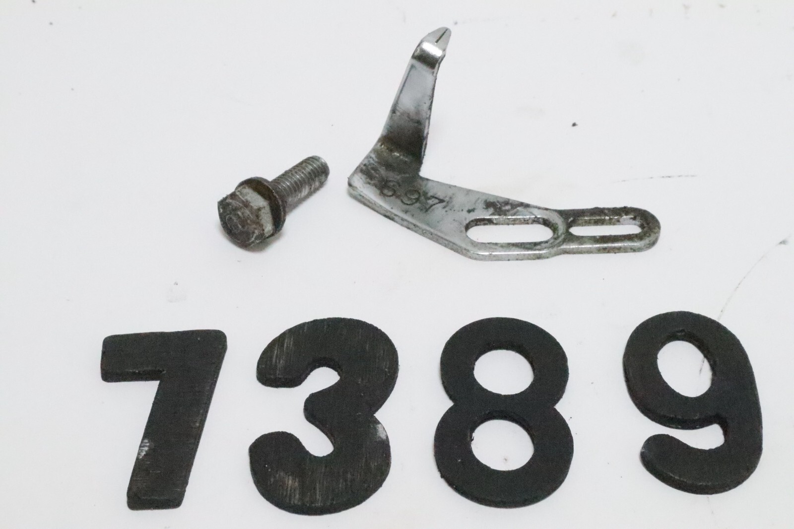 1989-1994 Yamaha 55 HP timing plate pointer 697-81332-00-00 - Image 2