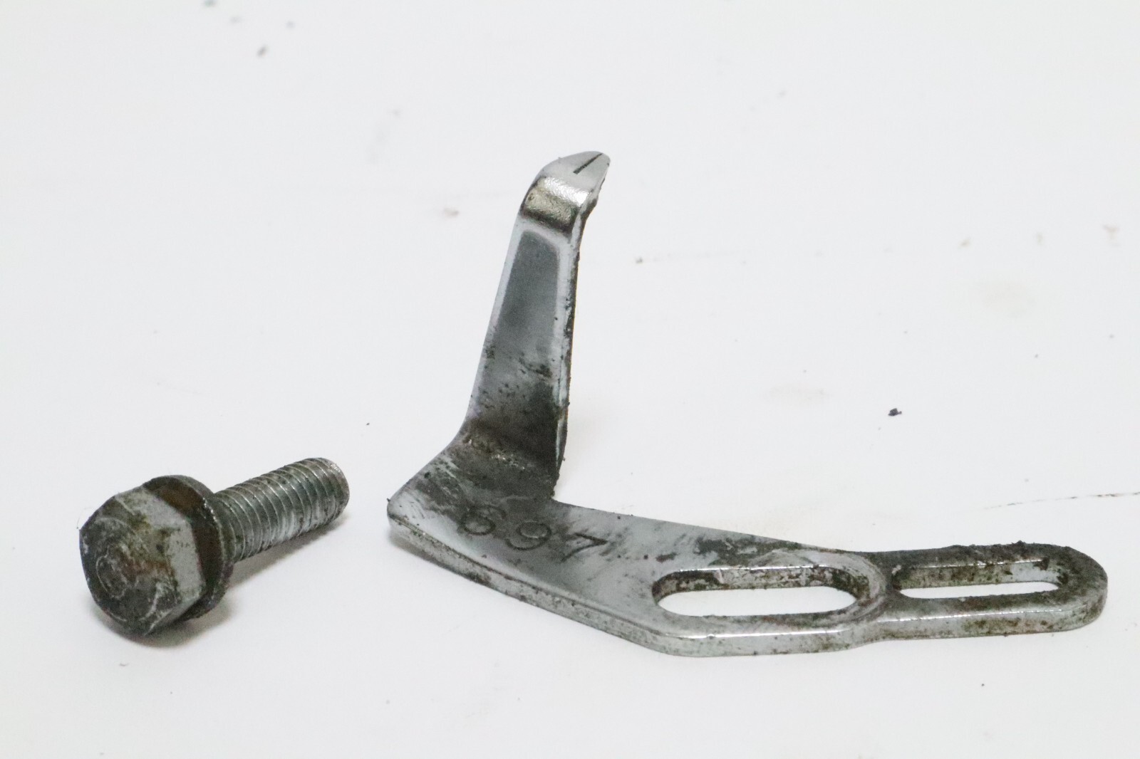 1989-1994 Yamaha 55 HP timing plate pointer 697-81332-00-00 - Image 3