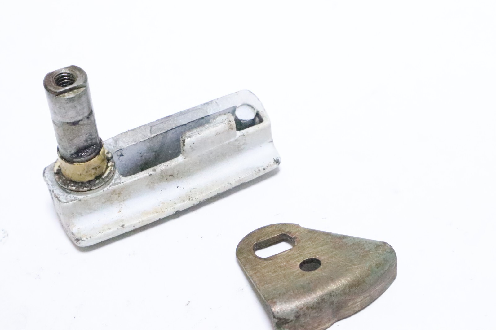 384338 Evinrude Johnson 60-65-70-75 Hp Outboard Rear Handle Hood Latch 1976 - Image 6