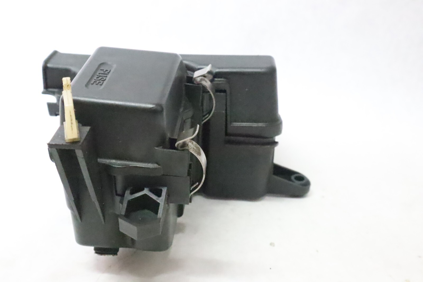 OEM FUSE BOX ASSY 68F-82170-01-00 YAMAHA OUTBOARD 2000-2003 150 175 200 HP HPDI - Image 3