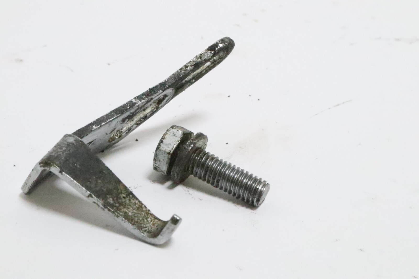 1989-1994 Yamaha 55 HP timing plate pointer 697-81332-00-00 - Image 9