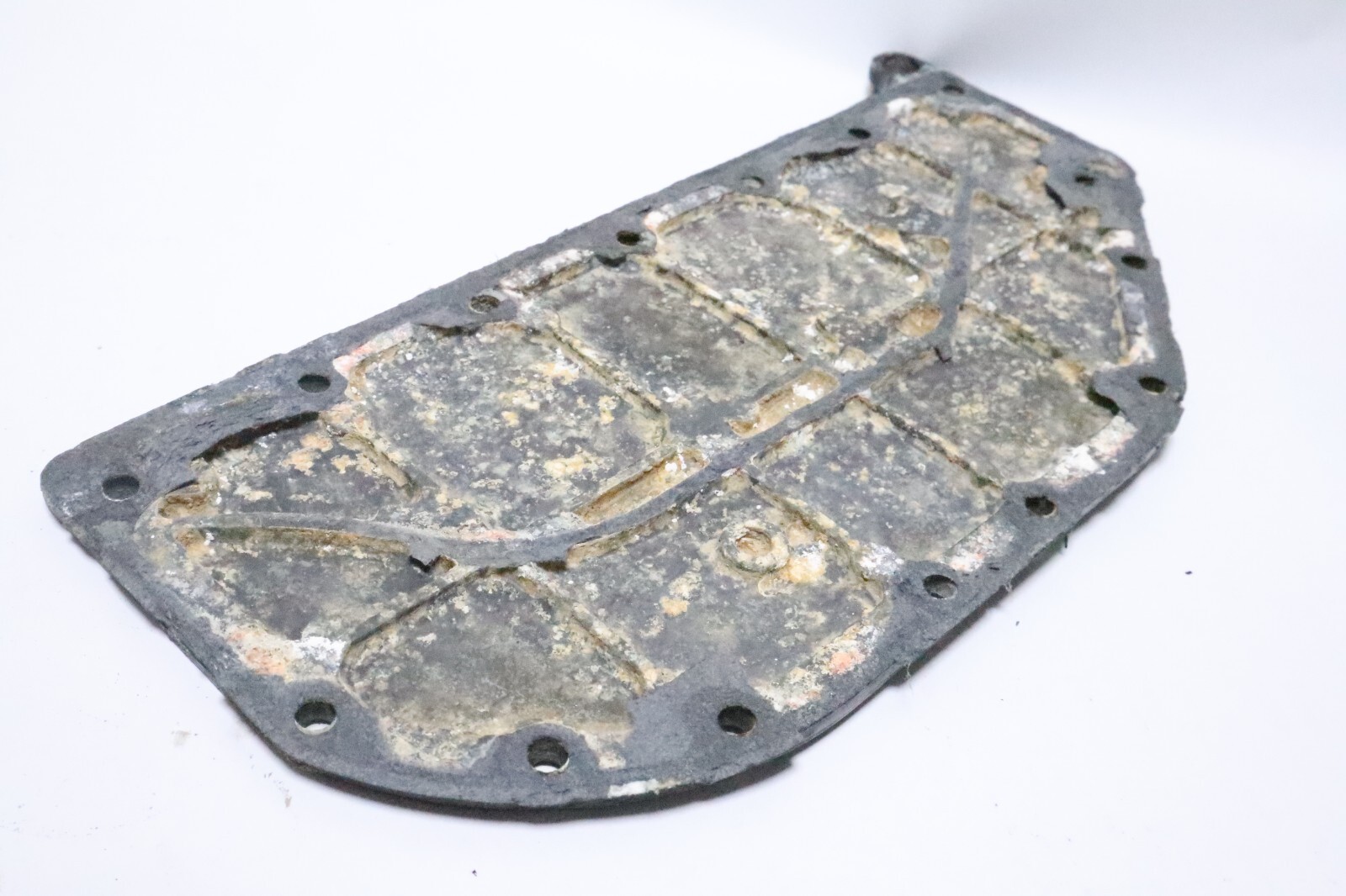 0329834 0343864 Evinrude Johnson 50-70 Hp Outboard Exhaust Manifold Cover - Image 9