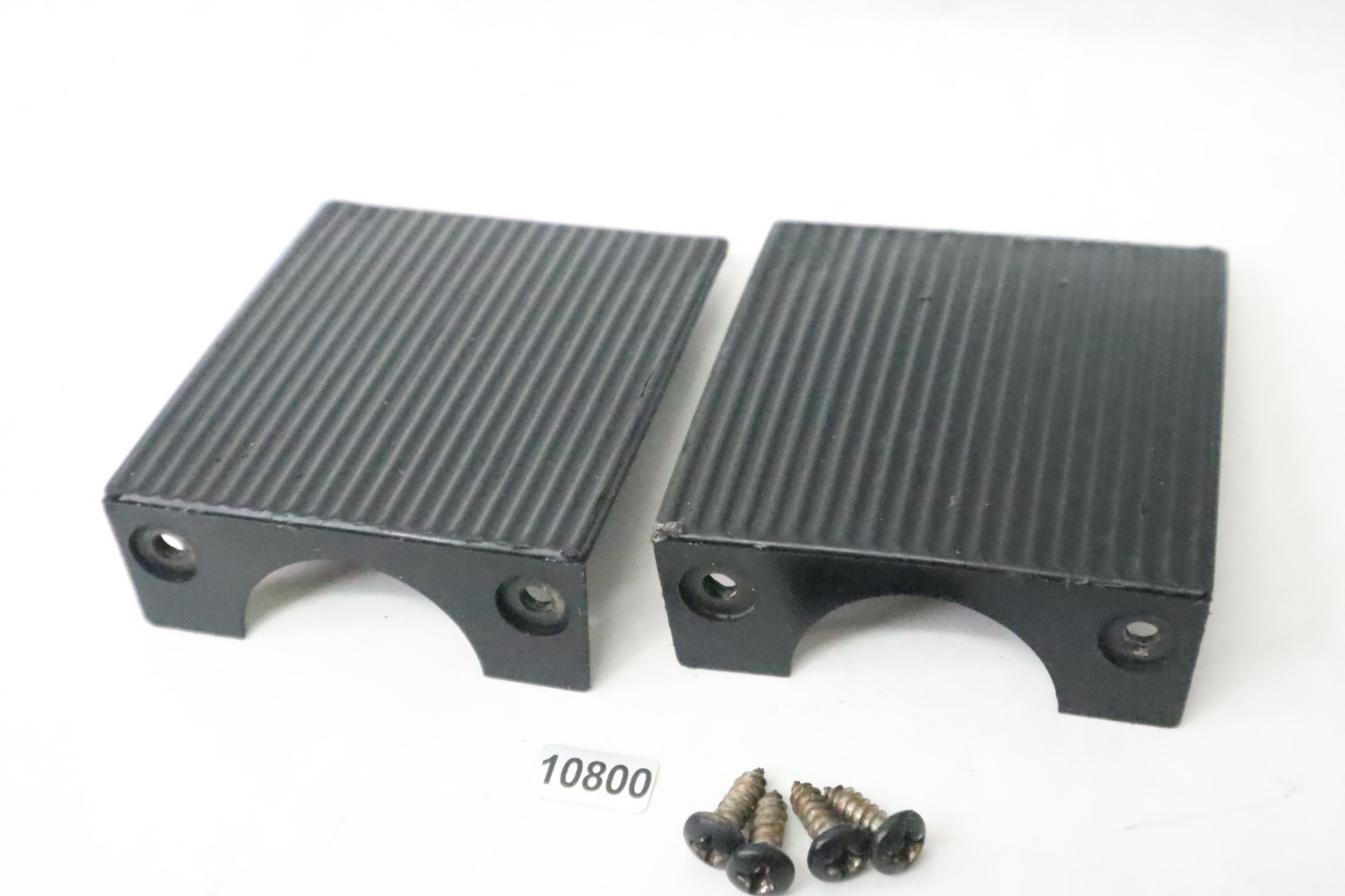 Mercury Mariner Lower Mount Cover 67077T6 1987-1995 50-275 HP Pair - Image 2