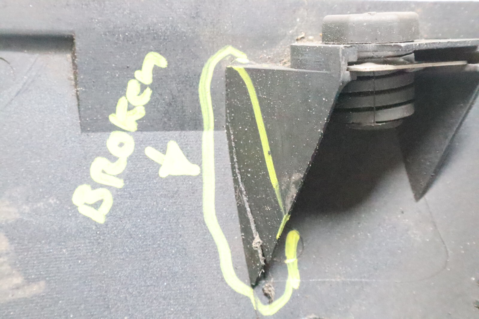 1999-2010 Suzuki Outboard Motor 40 50 HP 4 Stroke STBD Side Cover 61810-87J - Image 9