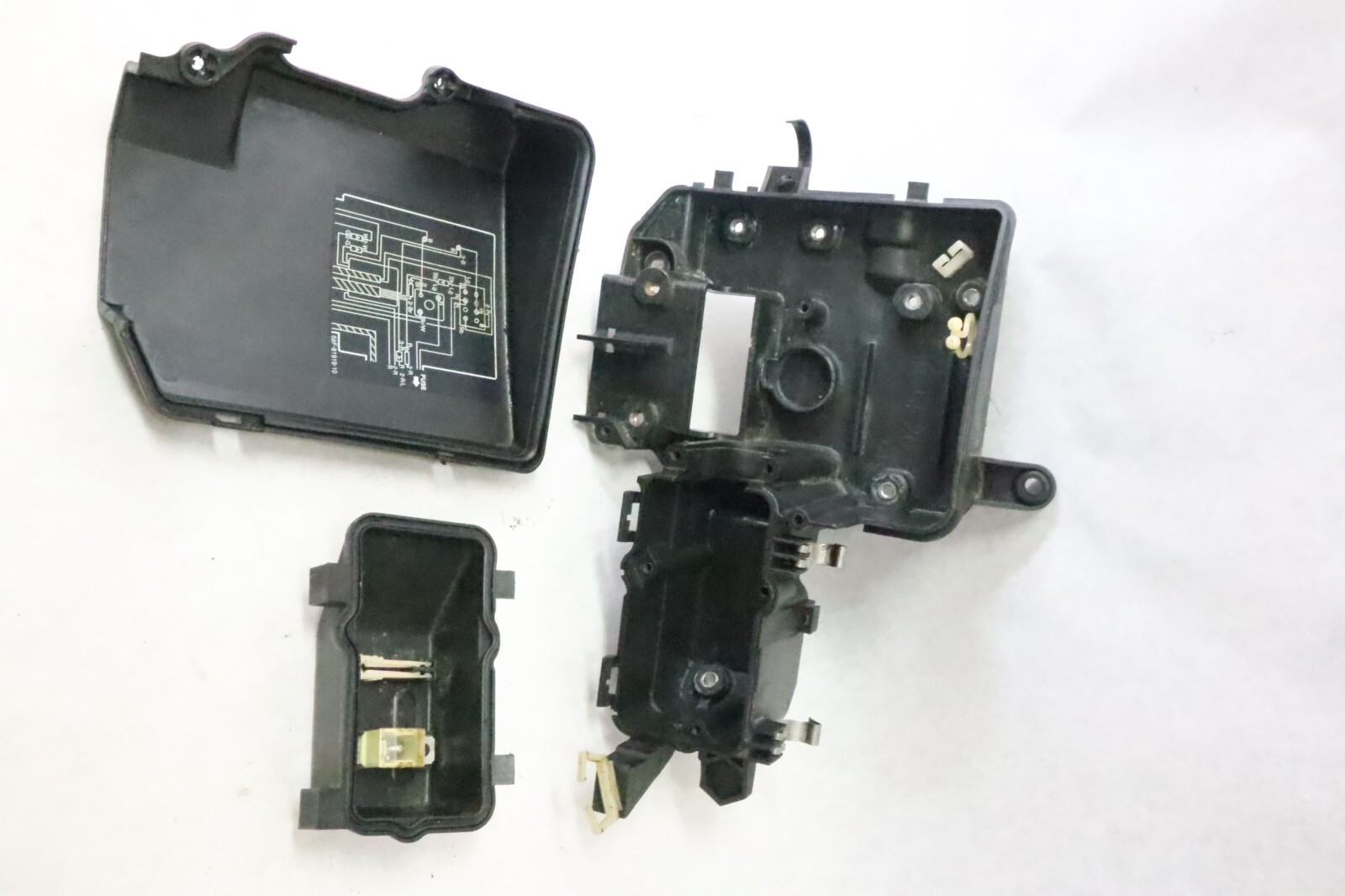 OEM FUSE BOX ASSY 68F-82170-01-00 YAMAHA OUTBOARD 2000-2003 150 175 200 HP HPDI - Image 8