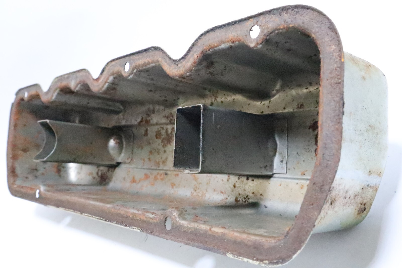 OMC Cobra GM 3.0L 4cyl 140hp Cylinder Head Valve Rocker Cover 980502 3853784 - Image 11