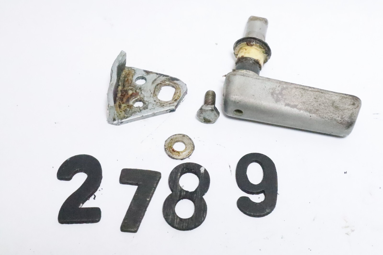 *OEM* Johnson Evinrude Rear Latch Handle Assy 395758 0395758 - Image 3