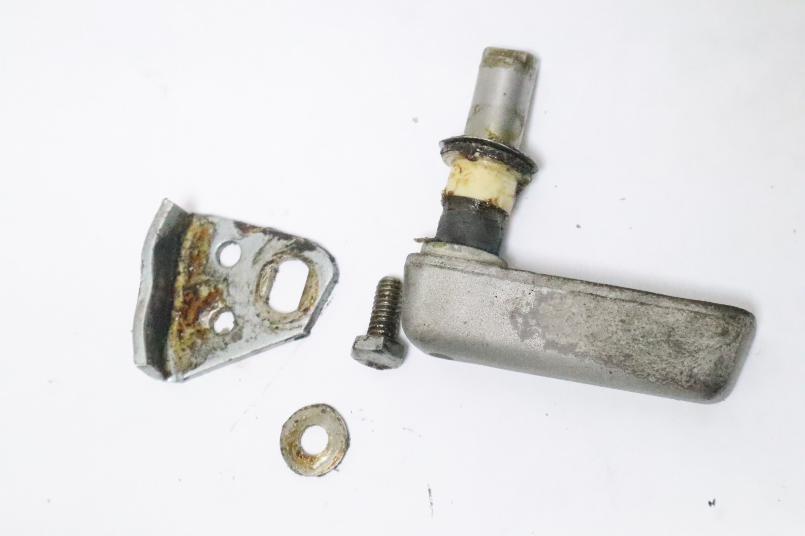 *OEM* Johnson Evinrude Rear Latch Handle Assy 395758 0395758 - Image 4