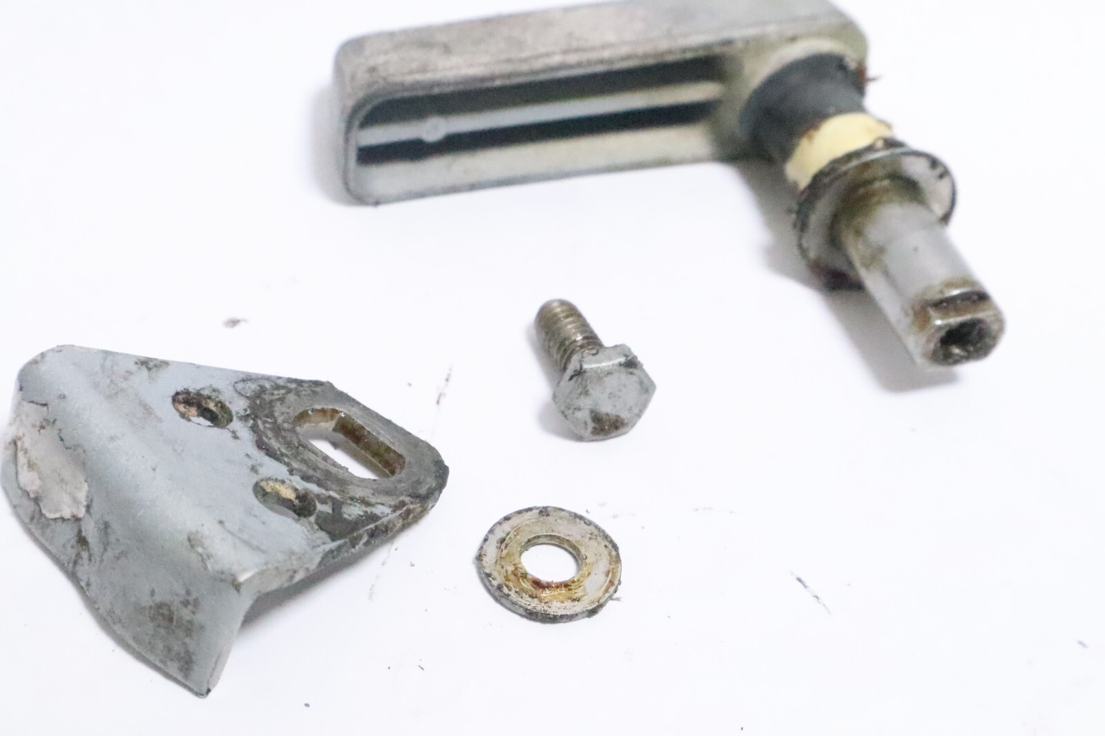 *OEM* Johnson Evinrude Rear Latch Handle Assy 395758 0395758 - Image 5