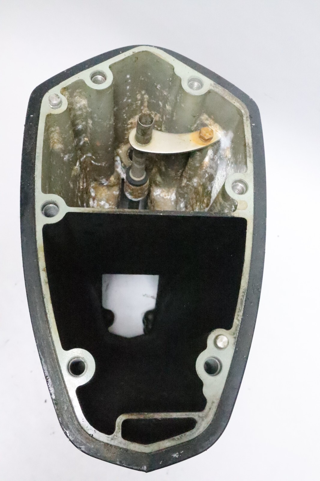 5031524 Evinrude 40 50 Hp 4 Stroke Outboard Midsection Exhaust Housing - Image 8