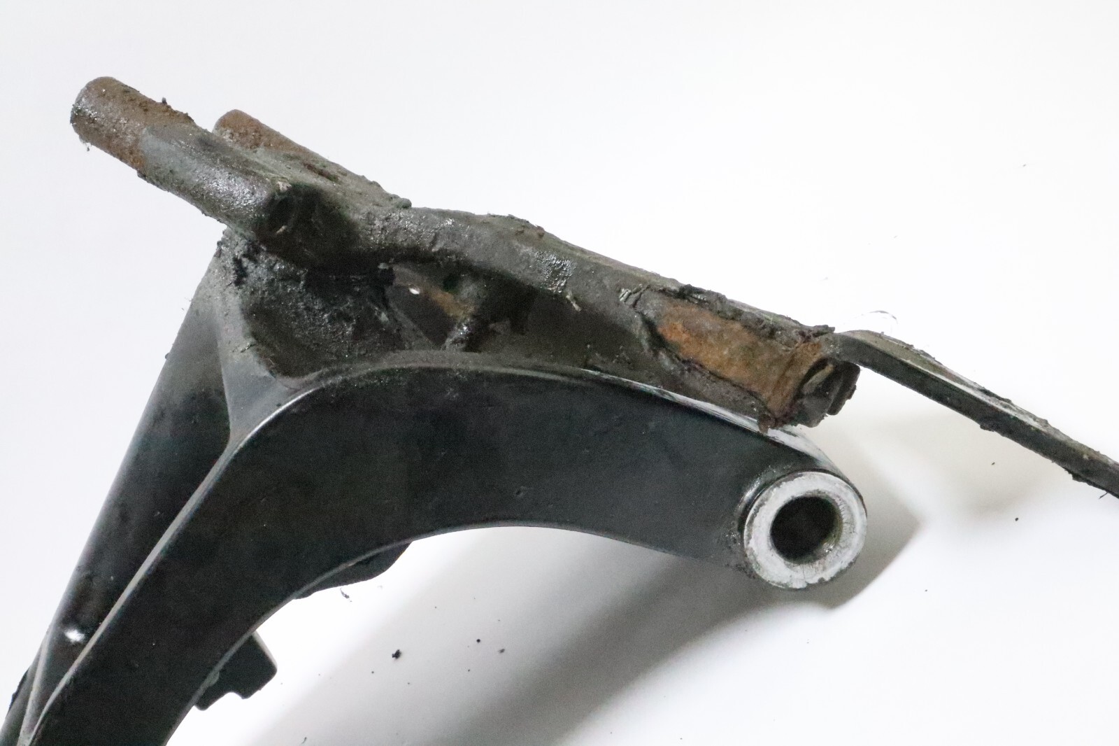 Mercury 60HP 4 Stroke Outboard Steering Swivel Bracket 812896A22 822864A1 - Image 9