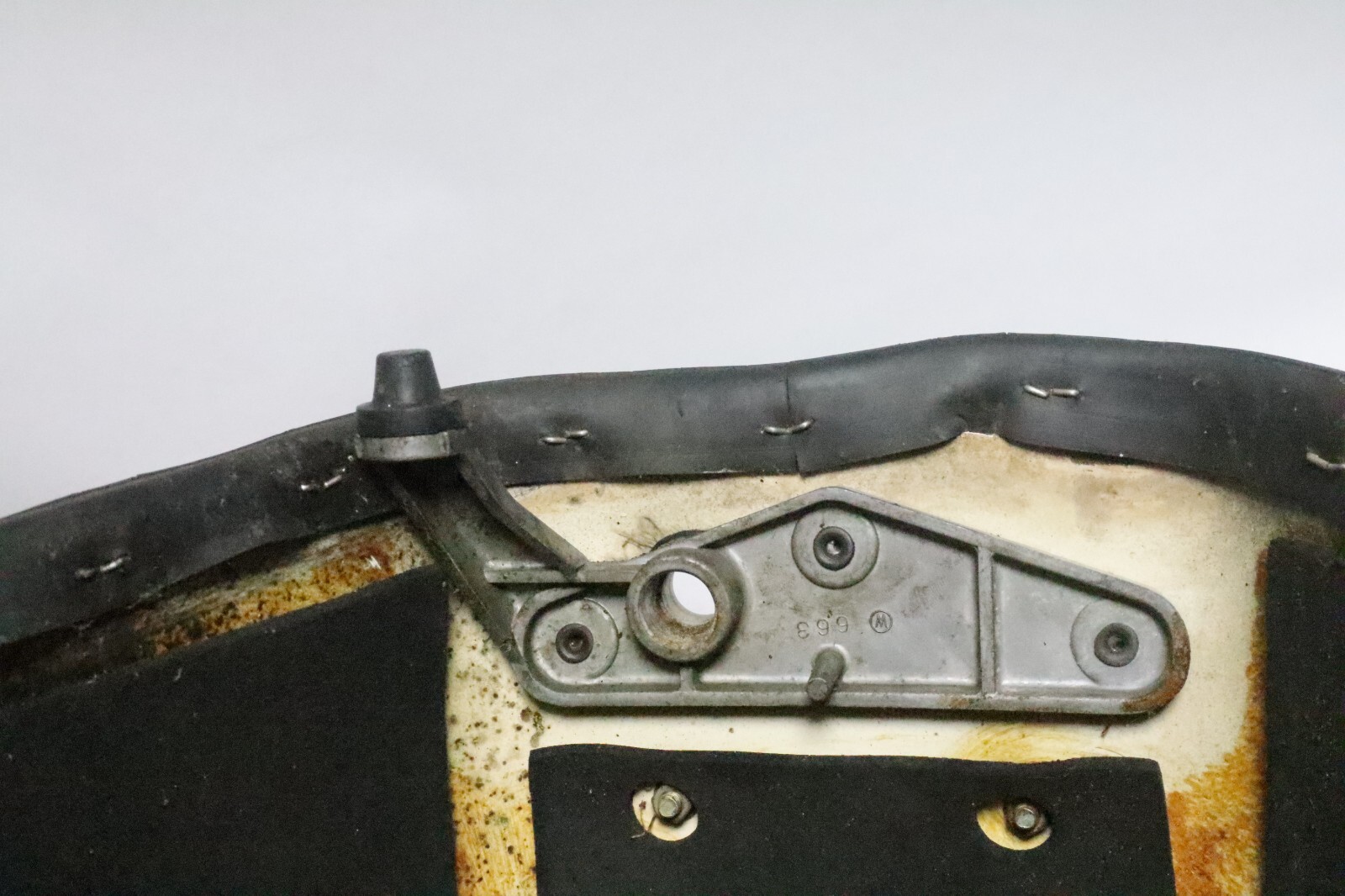 2168-8601M Mariner Outboard 60 HP 2 Cyl Top Cowl Motor Cover Engine Hood 6933M - Image 14