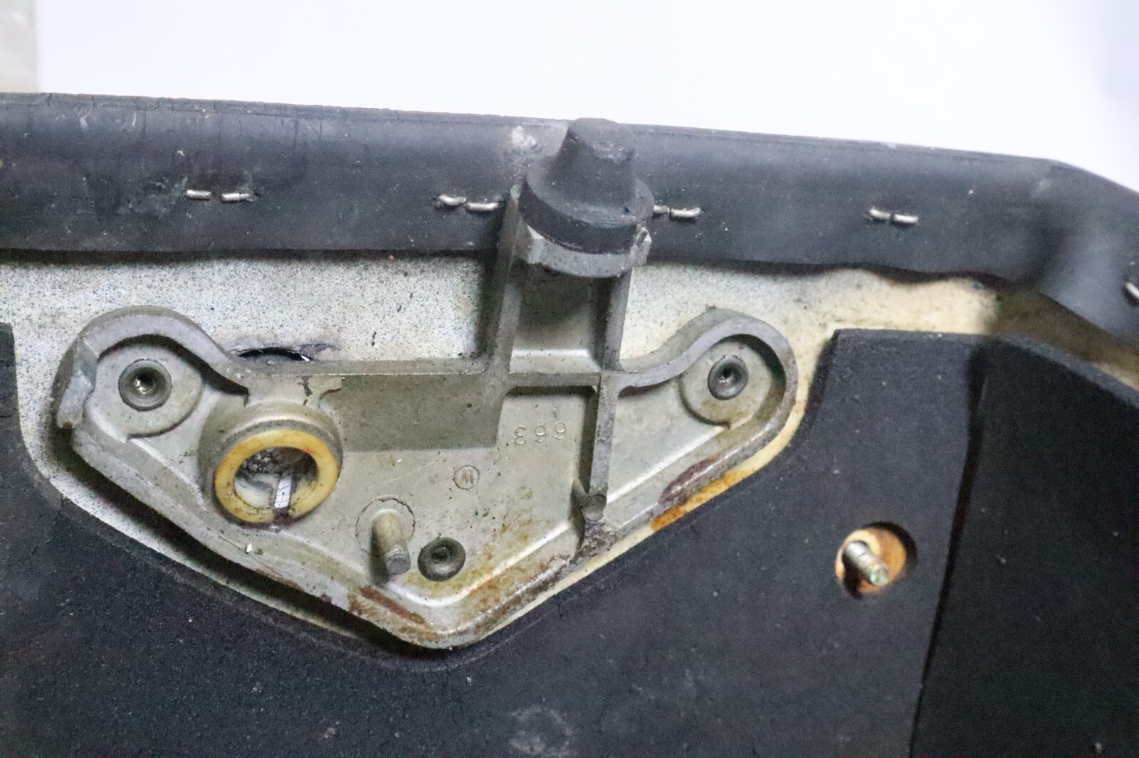 2168-8601M Mariner Outboard 60 HP 2 Cyl Top Cowl Motor Cover Engine Hood 6933M - Image 15
