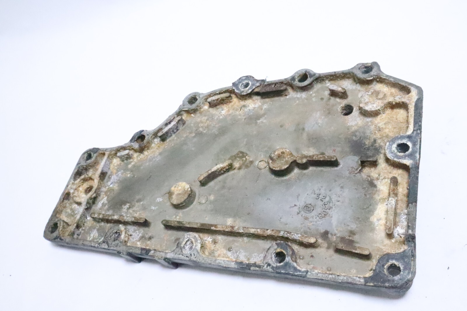 Johnson Evinrude 35-40-50-60 HP COVER 325308 Water passage Assembly - Image 8