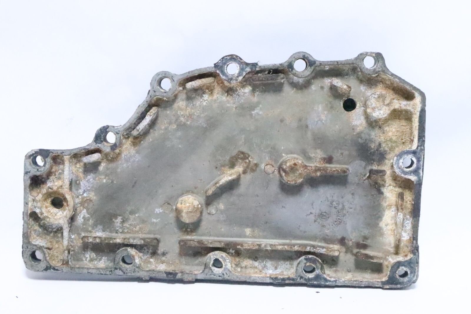 Johnson Evinrude 35-40-50-60 HP COVER 325308 Water passage Assembly - Image 9