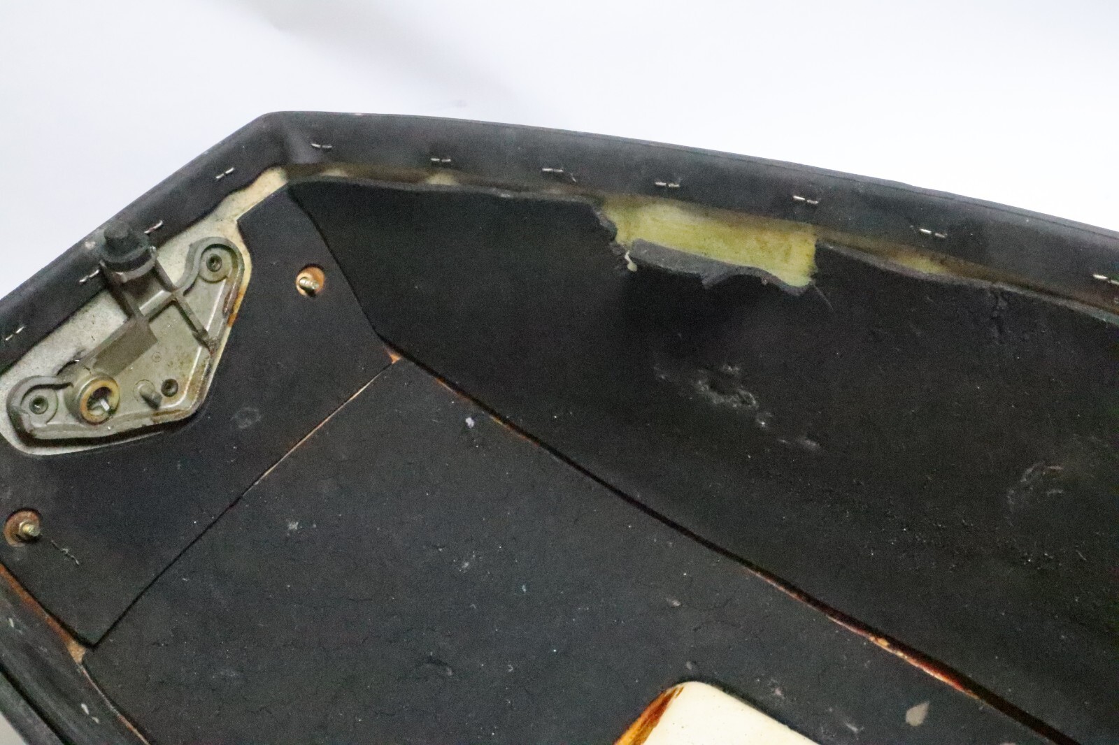 2168-8601M Mariner Outboard 60 HP 2 Cyl Top Cowl Motor Cover Engine Hood 6933M - Image 16