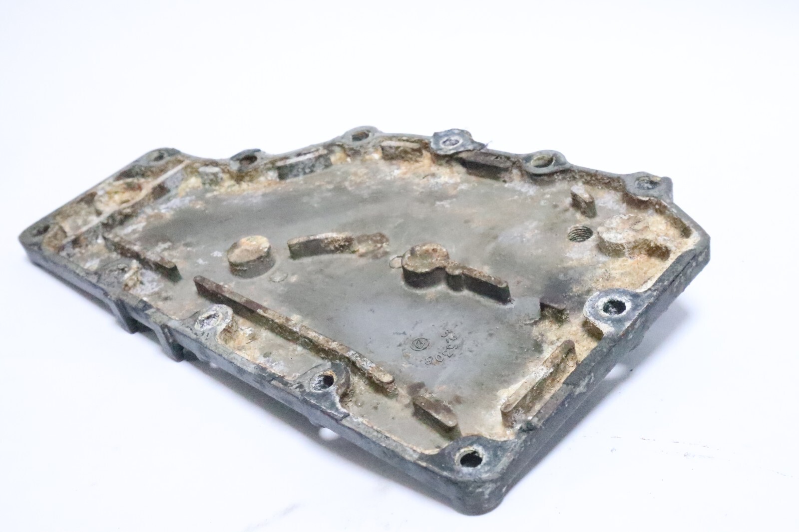 Johnson Evinrude 35-40-50-60 HP COVER 325308 Water passage Assembly - Image 11