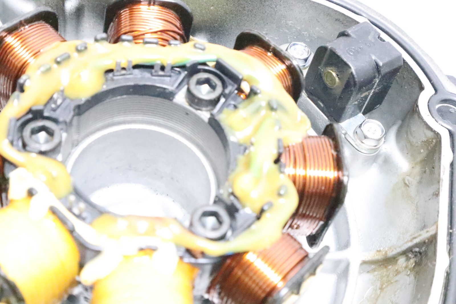 2001-2005 WaveRunner GP800 XLT800 Yamaha OEM Flywheel Cover Stator Armature Coil - Image 28