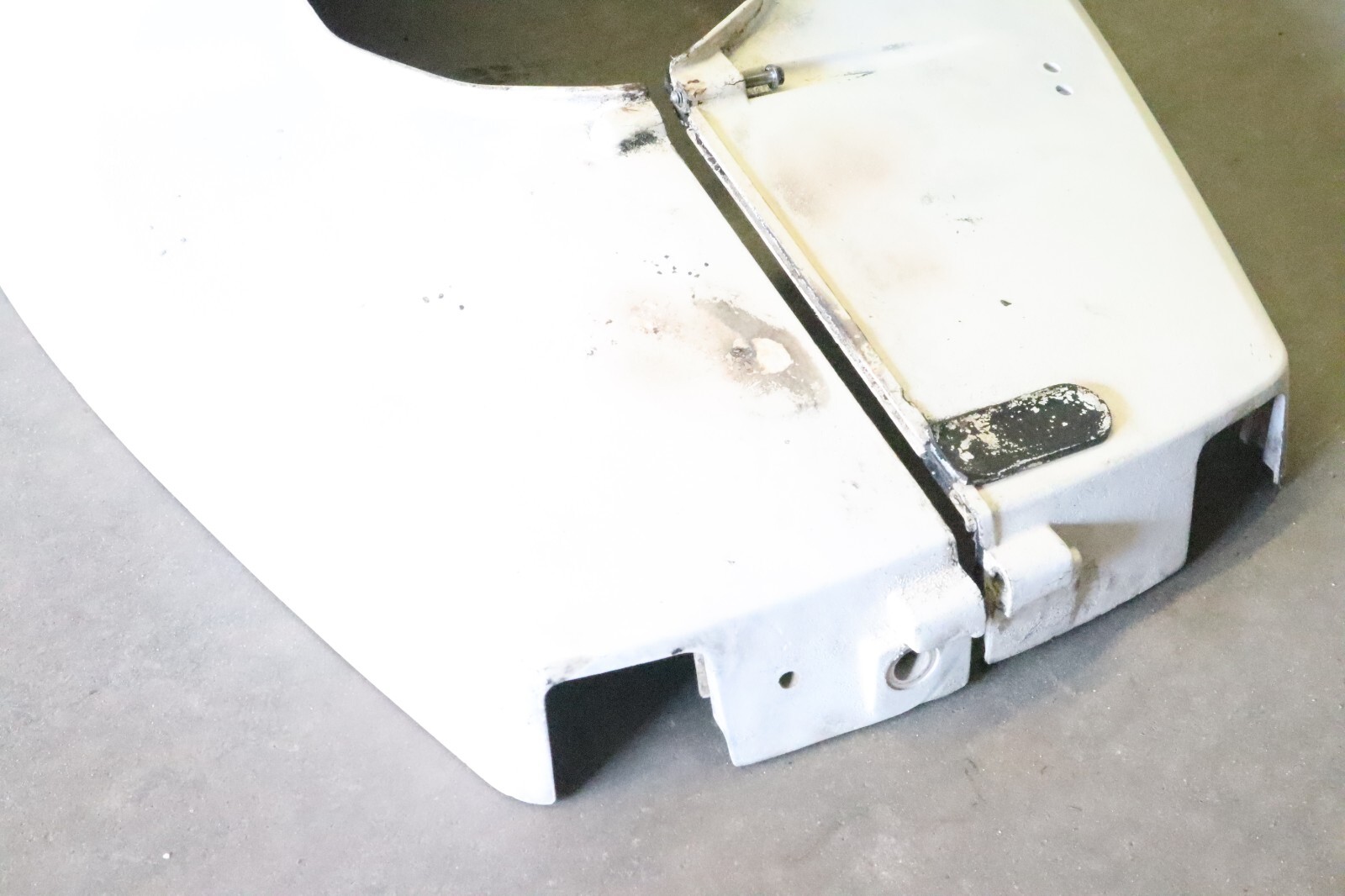 Evinrude 200-225r V6 lower covery Port STBD PN 0432783 0432405 - Image 23