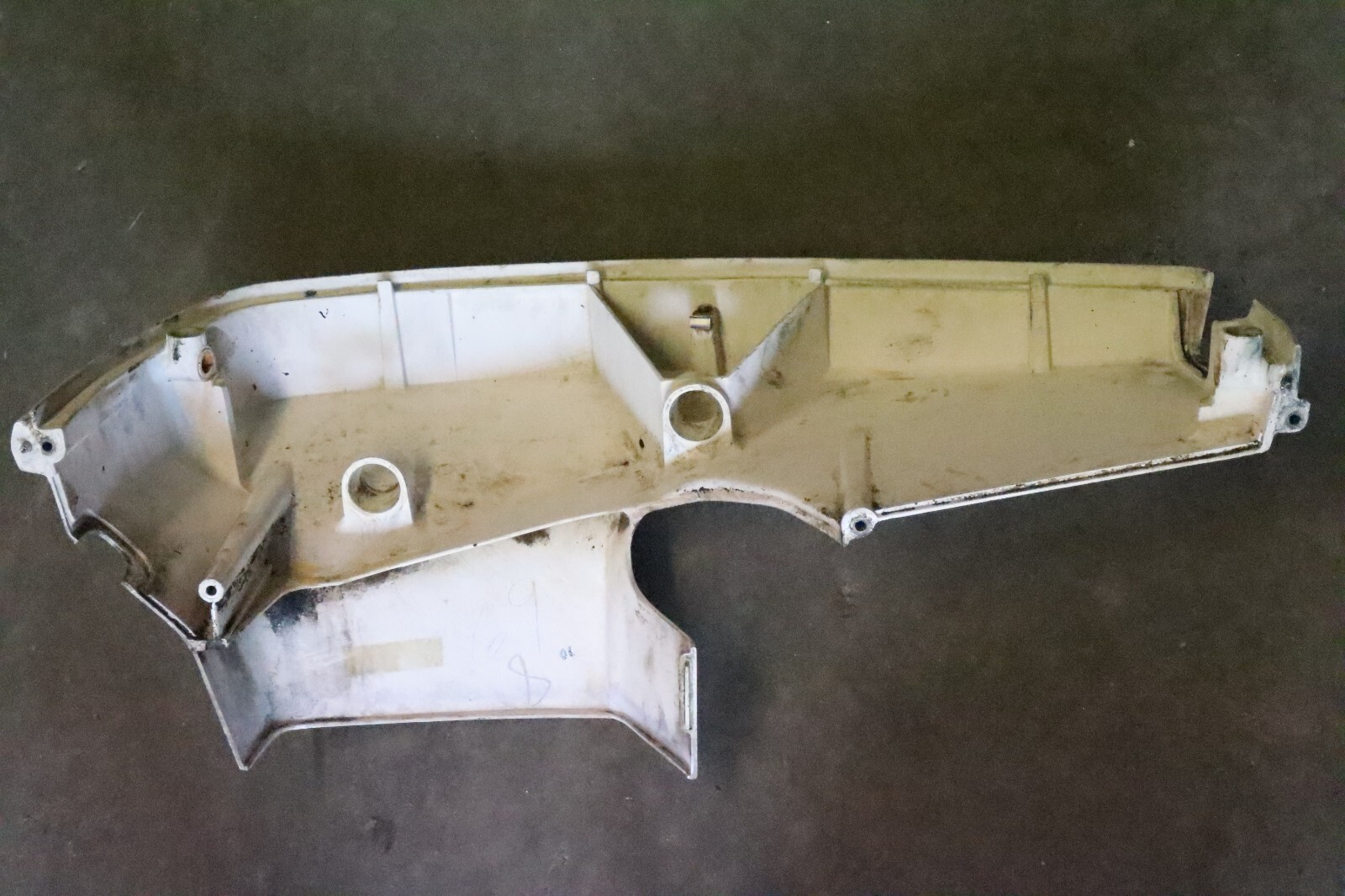 Evinrude 200-225r V6 lower covery Port STBD PN 0432783 0432405 - Image 26