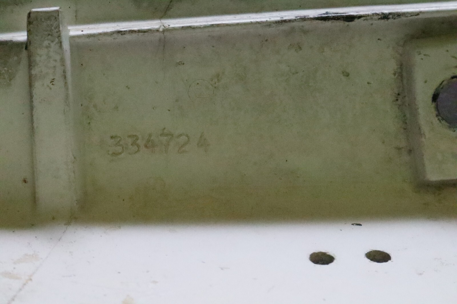 Evinrude 200-225r V6 lower covery Port STBD PN 0432783 0432405 - Image 27