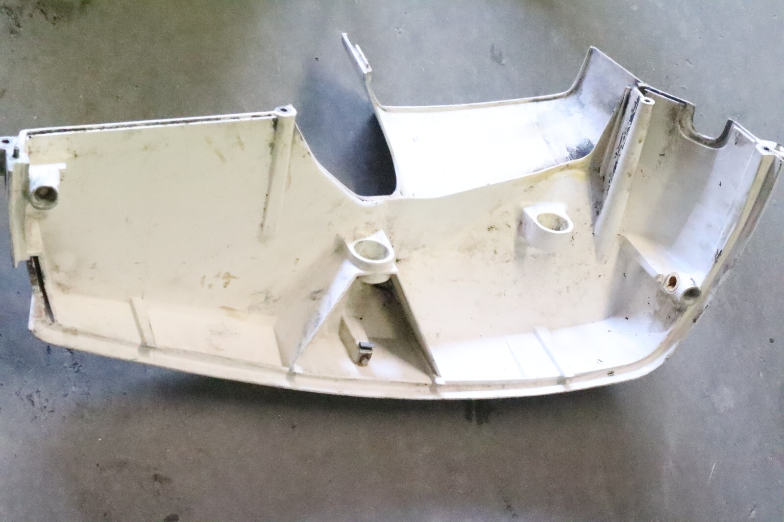 Evinrude 200-225r V6 lower covery Port STBD PN 0432783 0432405 - Image 30