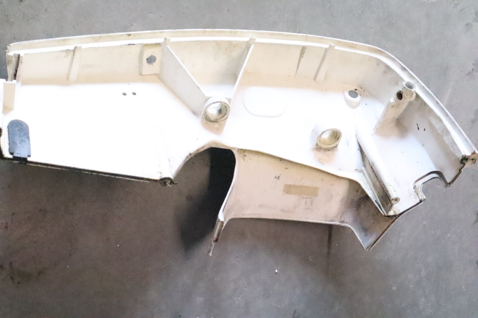 Evinrude 200-225r V6 lower covery Port STBD PN 0432783 0432405 - Image 31