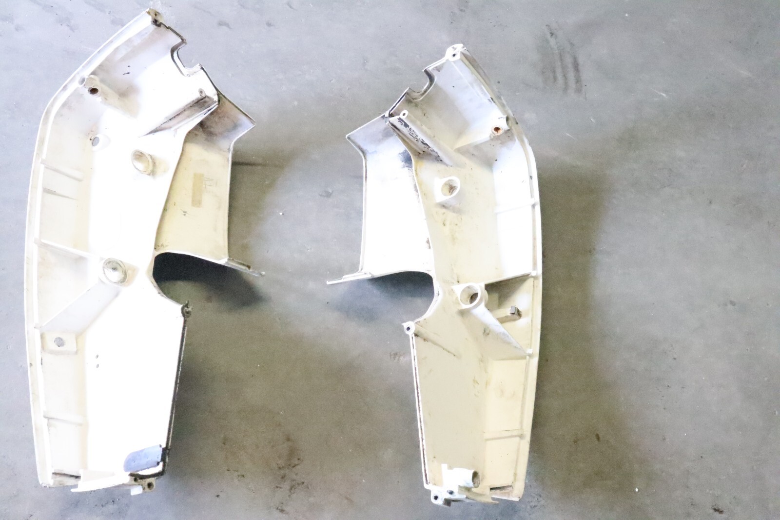 Evinrude 200-225r V6 lower covery Port STBD PN 0432783 0432405 - Image 32