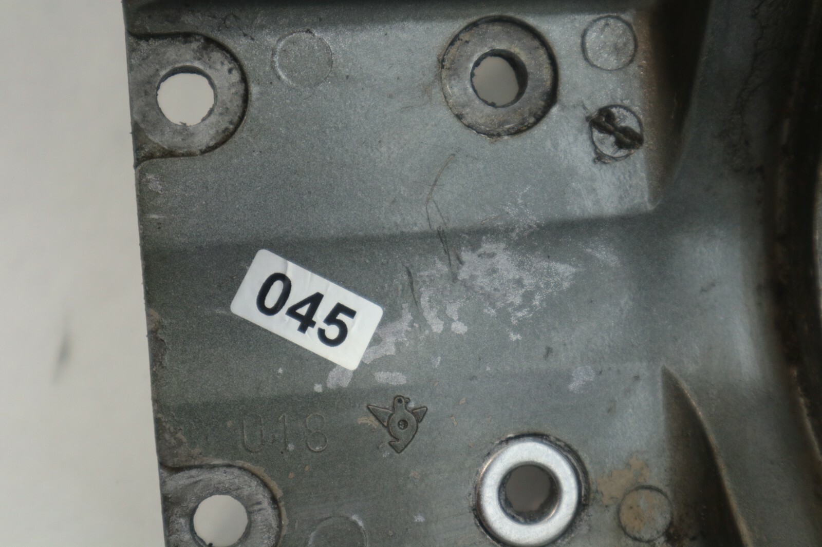 Suzuki Outboard DT 75 Starter Motor Bracket 31911-95600 - Image 3