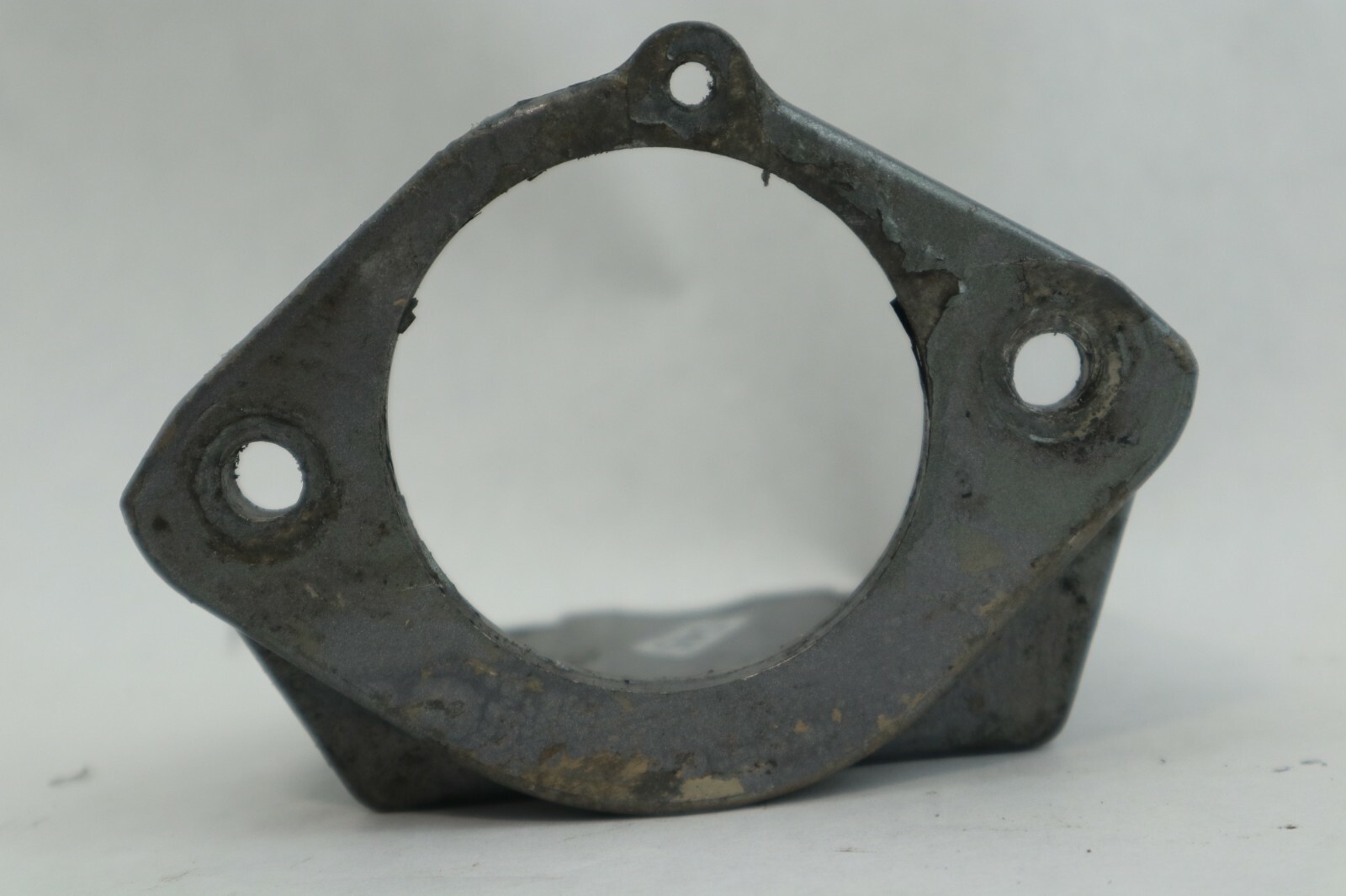 Suzuki Outboard DT 75 Starter Motor Bracket 31911-95600 - Image 5