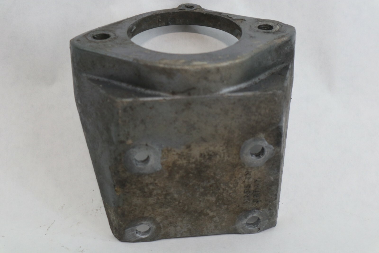 Suzuki Outboard DT 75 Starter Motor Bracket 31911-95600 - Image 6