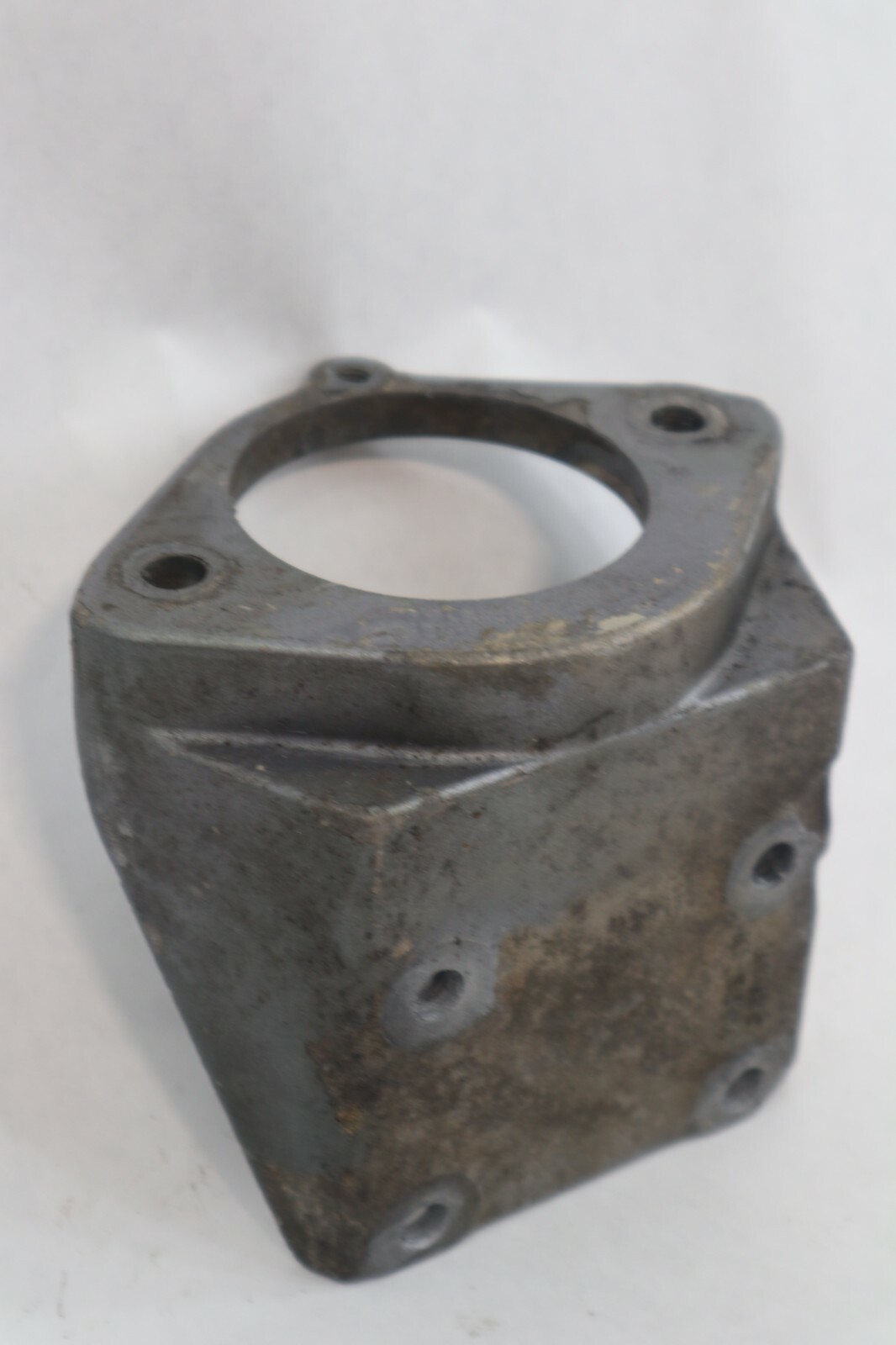 Suzuki Outboard DT 75 Starter Motor Bracket 31911-95600 - Image 7
